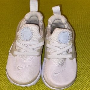 Nike White Toddler 6C US